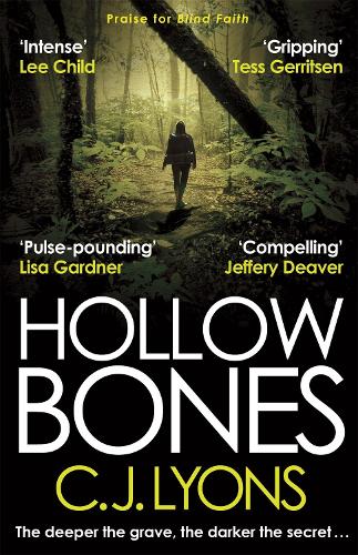 Hollow Bones - Caitlyn Tierney Trilogy (Paperback) C. J. Lyons